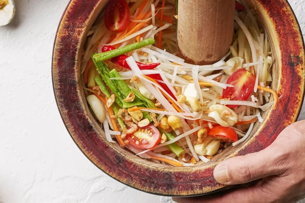 我国在用算力中心机架总规模达1085万标准机架