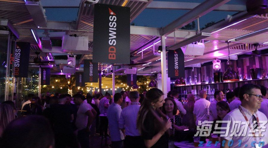 瑞银Q2减持美股科技股，聚焦纳斯达克100指数回调