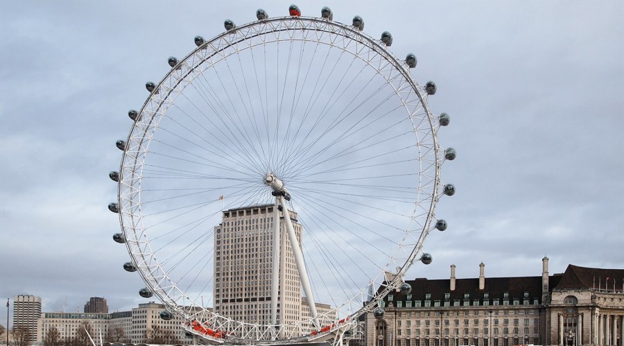受台风“塔巴”影响,港珠澳大桥穿梭巴士将暂停服务