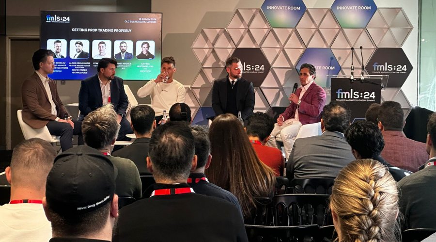 全国铁路暑运发送旅客破7亿人次